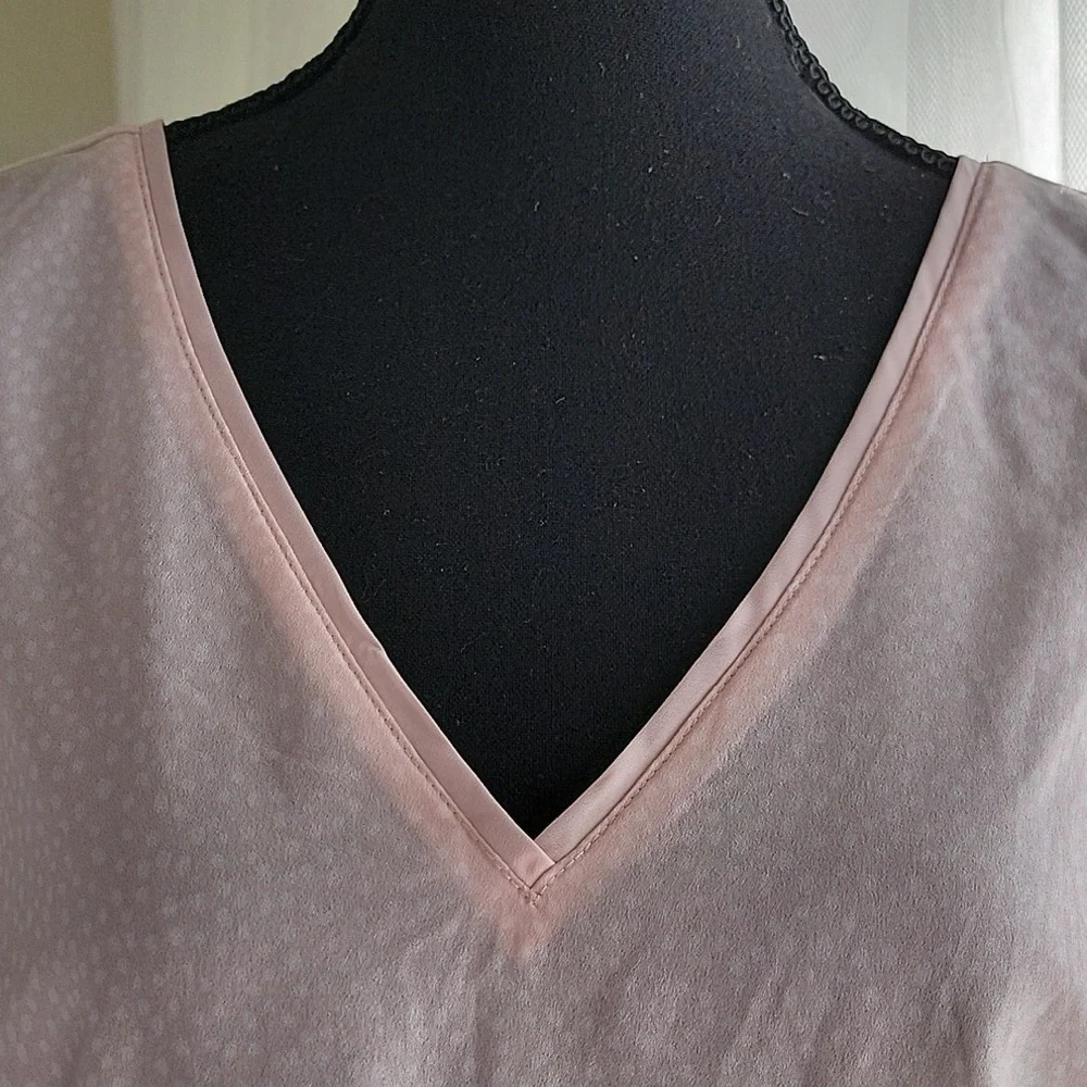 Banana Republic Pink White Dotted V-Neck Tank Size Large EUC - Picture 2 of 7